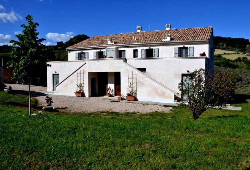 B&B Casale Fonte Vecchia มอนเตปรันโดเน ภายนอก รูปภาพ